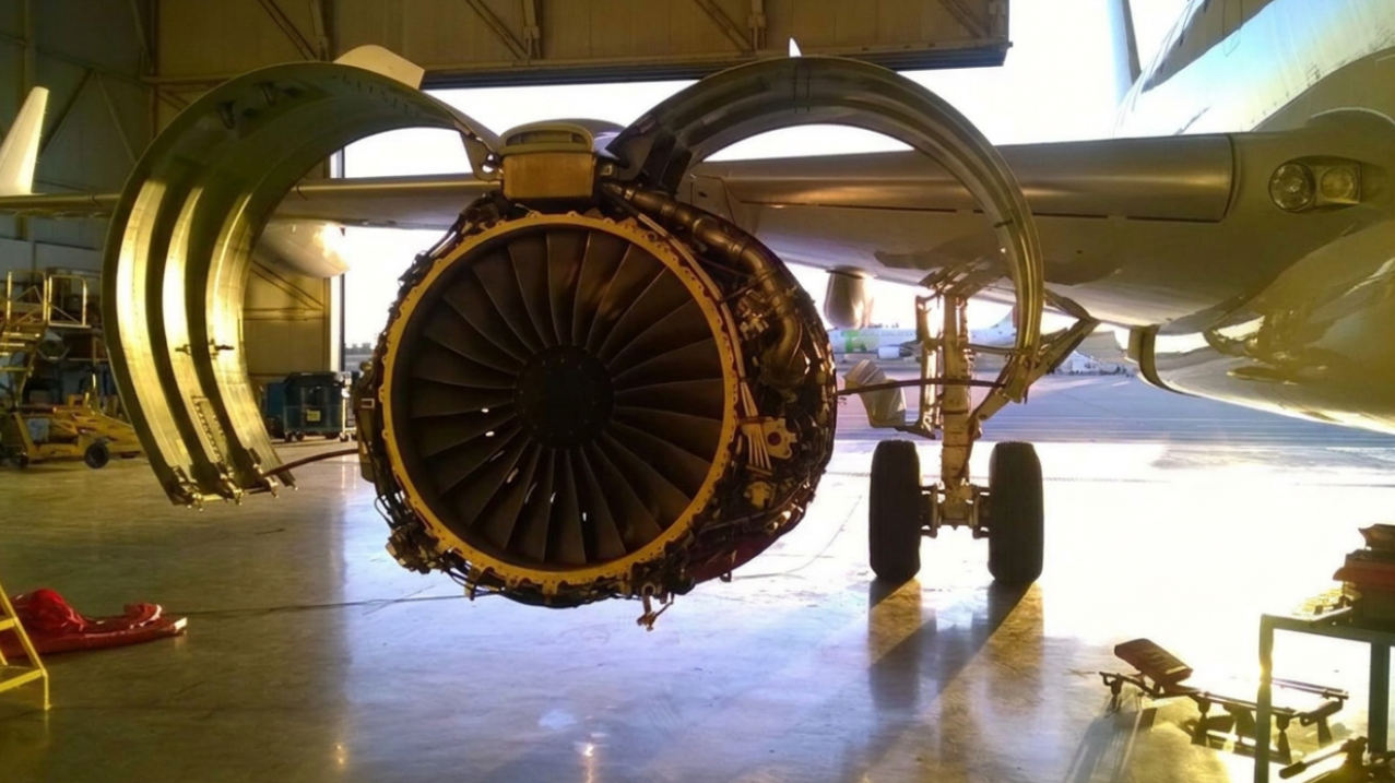 Peças de aeronave em fundo branco